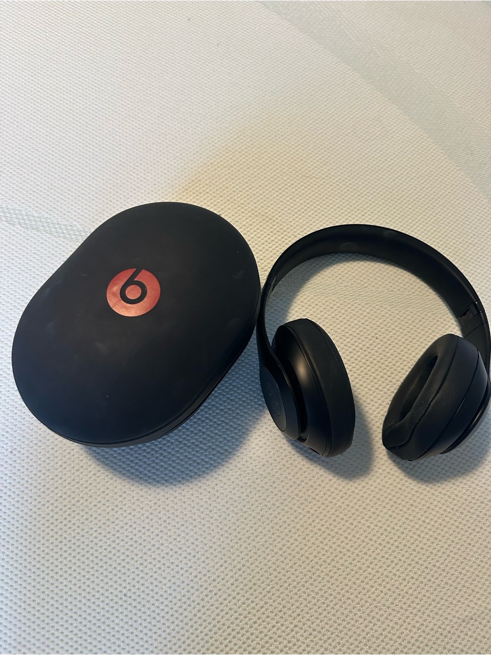 Beats by Dre Over-Ear Wireless Headphones in Black with Red Logo Case
